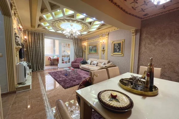 Shtepi ne shitje Apartament ne Tirane, 3+1, Mobilimi E mobiluar, Pagesa 240,000  Euro.