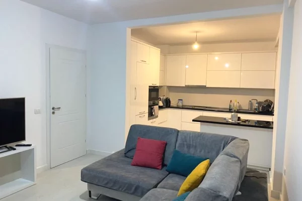 Shtepi ne shitje Apartament ne Tirane, 2+1, Mobilimi E mobiluar, Pagesa 145,000  Euro.
