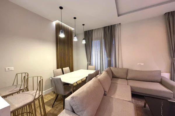 Shtepi ne shitje Apartament ne Tirane, 2+1, Mobilimi E mobiluar, Pagesa 330,001  Euro.