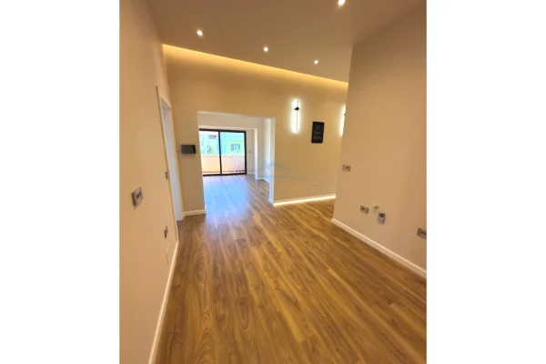 Shtepi me qera Shtepi Private ne Tirane, 3+1, Mobilimi Bosh, pa mobiluar, Pagesa 1,501  Euro.