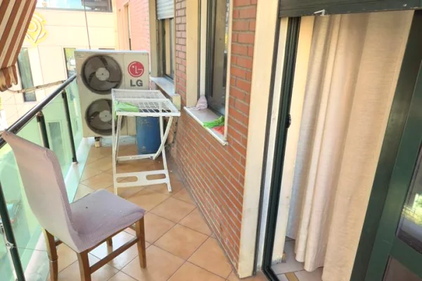 Shtepi me qera Apartament ne Tirane, 3+1, Mobilimi Pjeserisht e mobiluar, Pagesa 1,502  Euro.