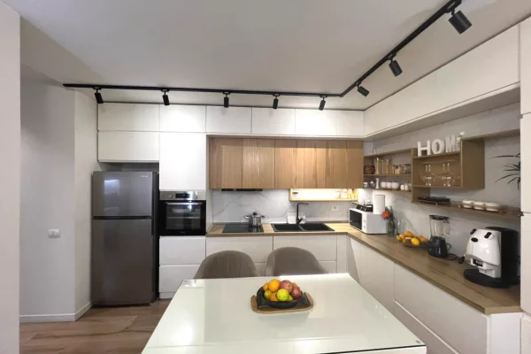 Shtepi ne shitje Apartament ne Tirane, 2+1, Mobilimi E mobiluar, Pagesa 250,002  Euro.