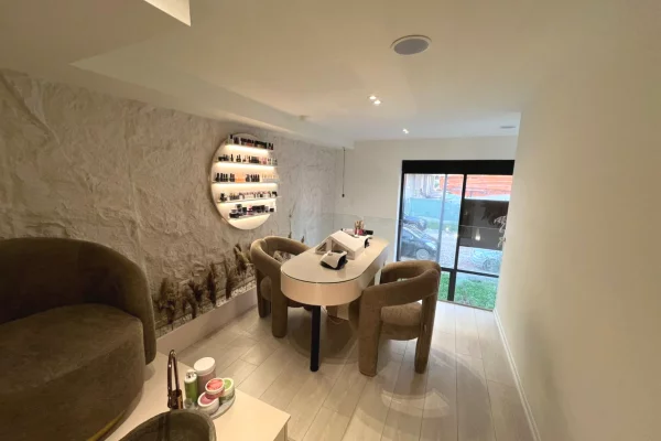 Business Property for Rent 1+1 in Tirana - 261 Euro