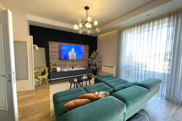 Shtepi ne shitje Apartament ne Tirane, 2+1, Mobilimi E mobiluar, Pagesa 285,002  Euro.