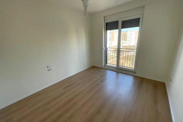 Shtepi me qera Apartament ne Tirane, 2+1, Mobilimi Pjeserisht e mobiluar, Pagesa 680  Euro.
