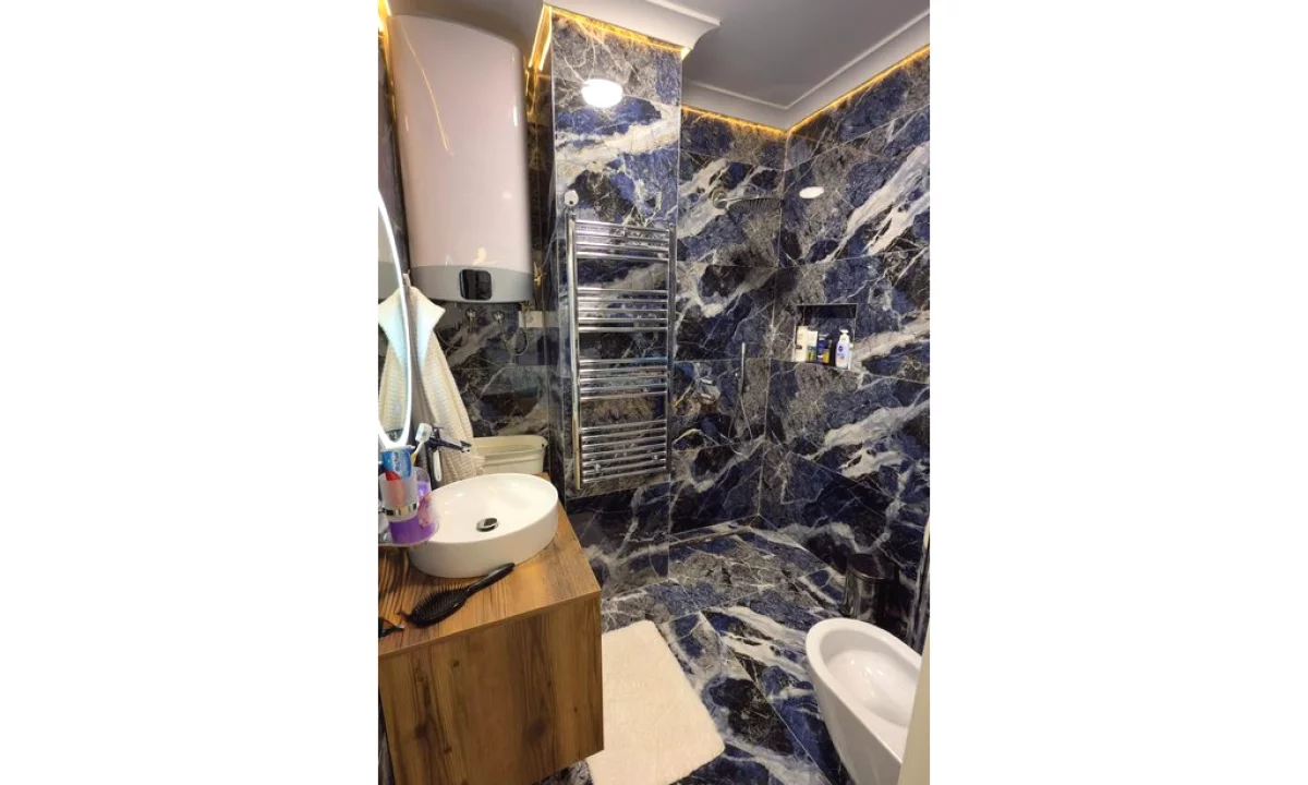 Shtepi ne shitje Apartament ne Tirane, 2+1, Mobilimi E mobiluar, Pagesa 475,000  Euro.