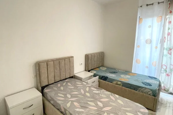 Shtepi ne shitje Apartament ne Tirane, 2+1, Mobilimi E mobiluar, Pagesa 110,000,000  Euro.