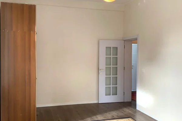 Ambient biznesi me qera 1+1 ne Tirane - 1,200 Euro