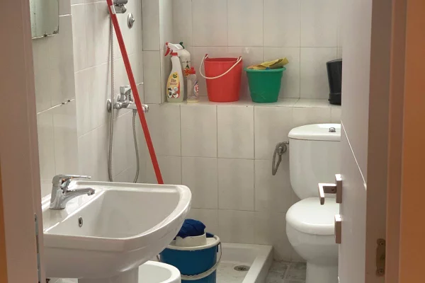 Ambient biznesi me qera 1+1 ne Tirane - 1,200 Euro