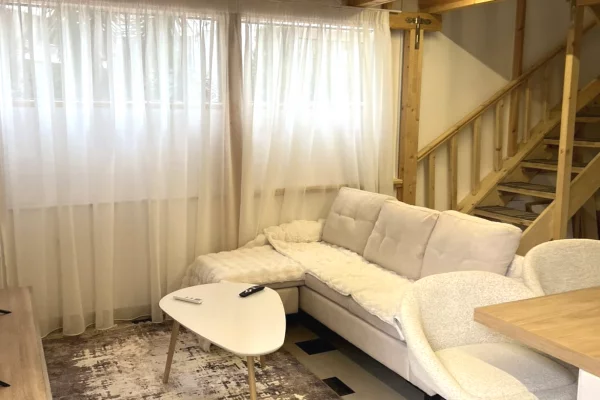 Jepet me qera prane medreses