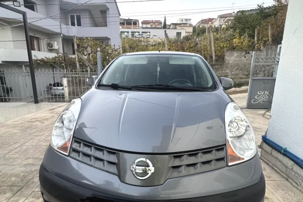 Makina ne shitje ne Tirane - 400,000 Leke