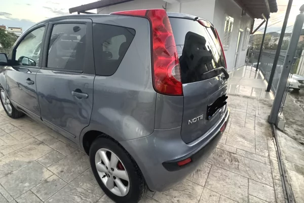 Makina ne shitje ne Tirane, Nissan, 2007 Diesel,Kambio Manual Pagesa 3,500  Euro.