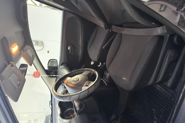 Makina ne shitje ne Tirane, Nissan, 2007 Diesel,Kambio Manual Pagesa 3,500  Euro.