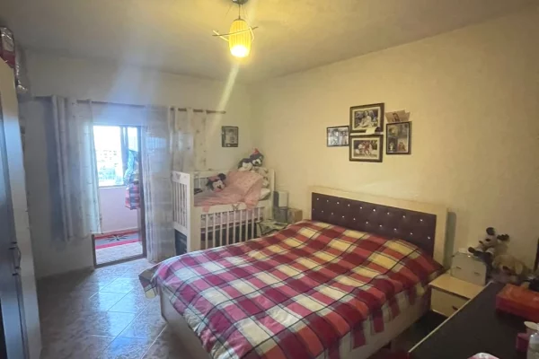 Shtepi me qera Apartament ne Tirane, 3+1, Mobilimi E mobiluar, Pagesa 50,000  Leke.