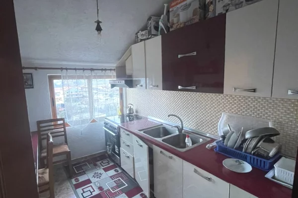 Shtepi me qera Apartament ne Tirane, 3+1, Mobilimi E mobiluar, Pagesa 50,000  Leke.