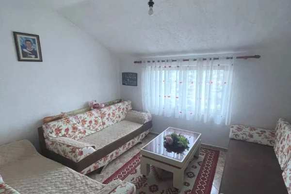 Shtepi me qera Apartament ne Tirane, 3+1, Mobilimi E mobiluar, Pagesa 50,000  Leke.