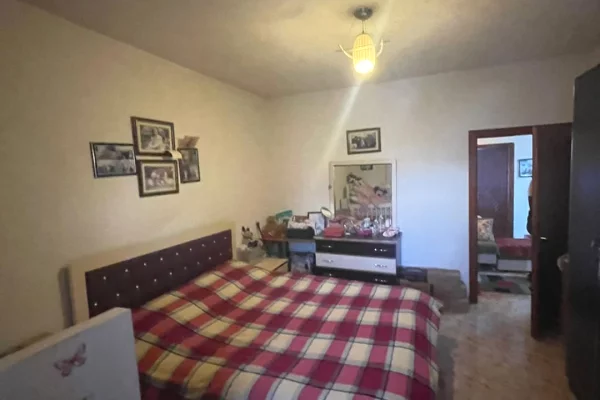 Shtepi me qera 3+1 ne Tirane - 50,000 Leke