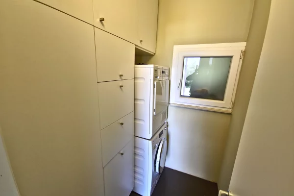 Shtepi ne shitje Vila Luksoze ne Tirane, 4+1, Mobilimi E mobiluar, Pagesa 750,000  Euro.