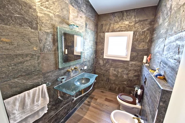 Shtepi ne shitje 4+1 ne Tirane - 750,000 Euro