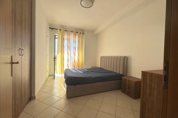 Shtepi me qera Apartament ne Tirane, 2+1, Mobilimi E mobiluar, Pagesa 50,000  Leke.