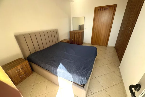 Shtepi me qera Apartament ne Tirane, 2+1, Mobilimi E mobiluar, Pagesa 50,000  Leke.