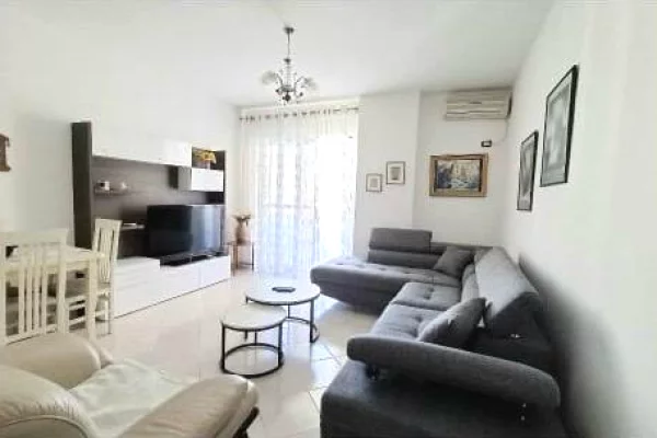 Shtepi me qera 2+1 ne Tirane - 500 Euro