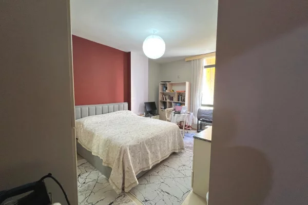 Shtepi ne shitje Apartament ne Tirane, 2+1, Mobilimi E mobiluar, Pagesa 165,000  Euro.
