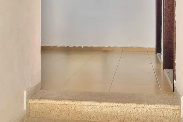 Shtepi me qera Shtepi Private ne Tirane, 1+1, Mobilimi E mobiluar, Pagesa 40,000  Leke.