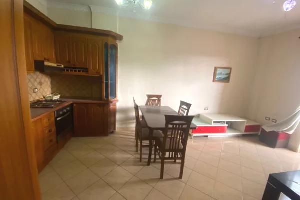 Shtepi ne shitje Apartament ne Tirane, 1+1, Mobilimi E mobiluar, Pagesa 123,000  Euro.