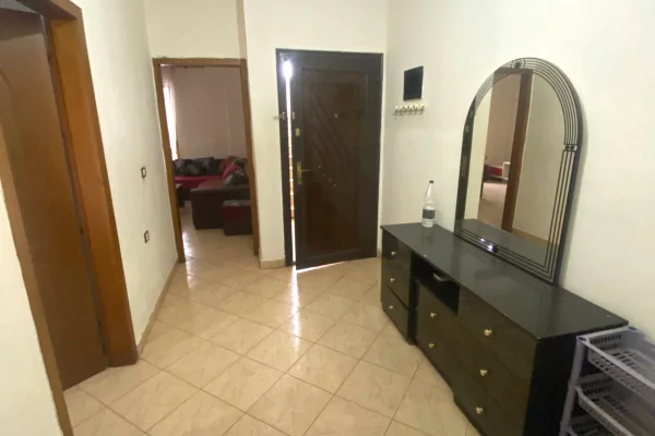 Shtepi ne shitje Apartament ne Tirane, 1+1, Mobilimi E mobiluar, Pagesa 123,000  Euro.
