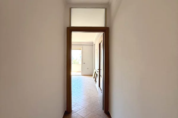 Shtepi ne shitje Apartament ne Tirane, 2+1, Mobilimi Bosh, pa mobiluar, Pagesa 225,000  Euro.