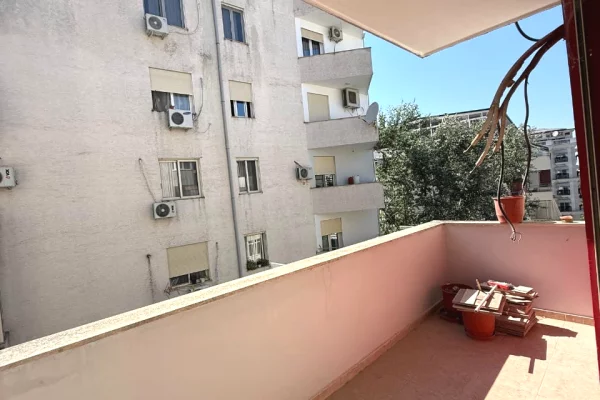 Shtepi ne shitje Apartament ne Tirane, 2+1, Mobilimi Bosh, pa mobiluar, Pagesa 225,000  Euro.