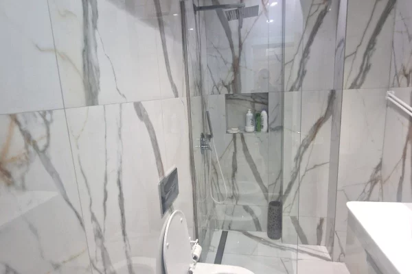 Shtepi ne shitje Apartament ne Tirane, 2+1, Mobilimi E mobiluar, Pagesa 280,000  Euro.