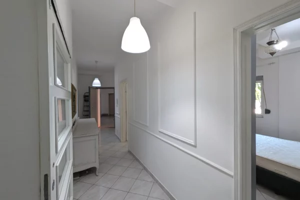 Shtepi ne shitje Apartament ne Tirane, 2+1, Mobilimi E mobiluar, Pagesa 160,000  Euro.