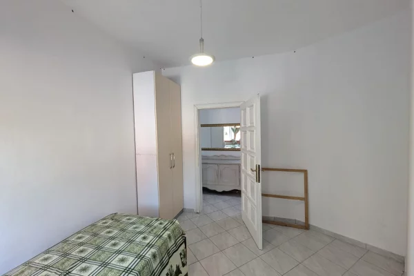 Shtepi ne shitje Apartament ne Tirane, 2+1, Mobilimi E mobiluar, Pagesa 160,000  Euro.