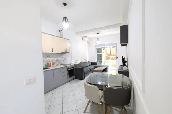 Shtepi ne shitje Apartament ne Tirane, 2+1, Mobilimi E mobiluar, Pagesa 160,000  Euro.