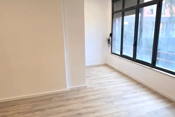 Shtepi me qera Apartament ne Tirane, 2+1, Mobilimi Bosh, pa mobiluar, Pagesa 1,200  Euro.