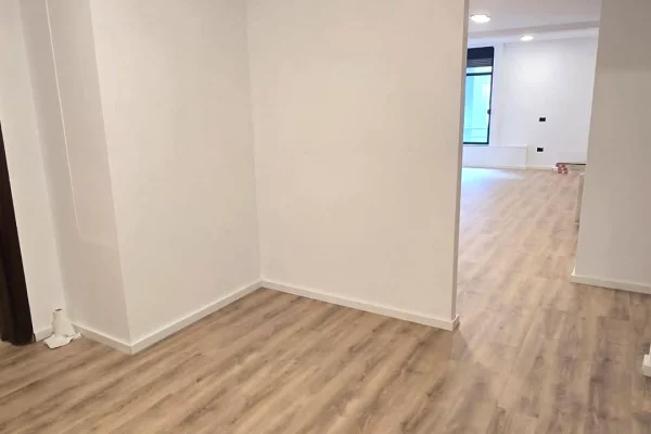 Shtepi me qera Apartament ne Tirane, 2+1, Mobilimi Bosh, pa mobiluar, Pagesa 1,200  Euro.