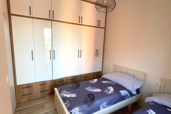 Shtepi me qera Apartament ne Tirane, 2+1, Mobilimi E mobiluar, Pagesa 750  Euro.