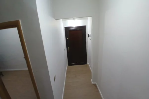 Shtepi me qera Apartament ne Tirane, 2+1, Mobilimi Bosh, pa mobiluar, Pagesa 550  Euro.