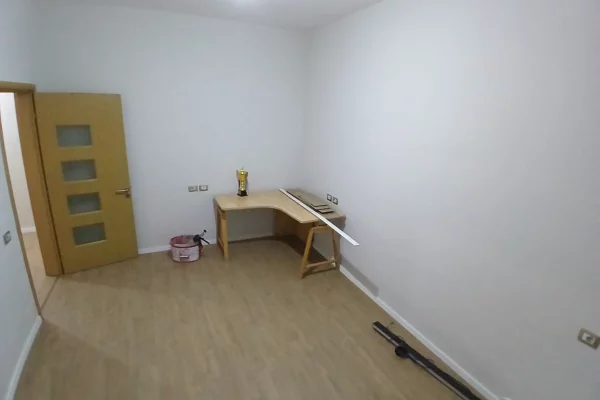 Shtepi me qera Apartament ne Tirane, 2+1, Mobilimi Bosh, pa mobiluar, Pagesa 550  Euro.