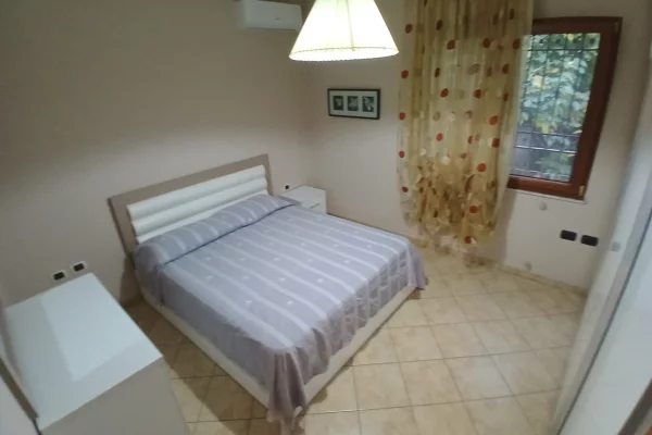 Shtepi me qera Shtepi Private ne Tirane, 2+1, Mobilimi E mobiluar, Pagesa 500  Euro.