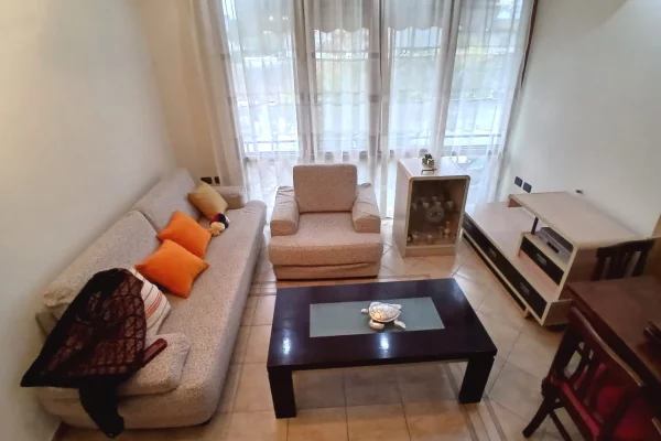 Shtepi me qera Shtepi Private ne Tirane, 2+1, Mobilimi E mobiluar, Pagesa 500  Euro.