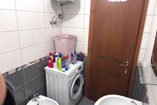 Shtepi me qera Apartament ne Tirane, 1+1, Mobilimi E mobiluar, Pagesa 450  Euro.