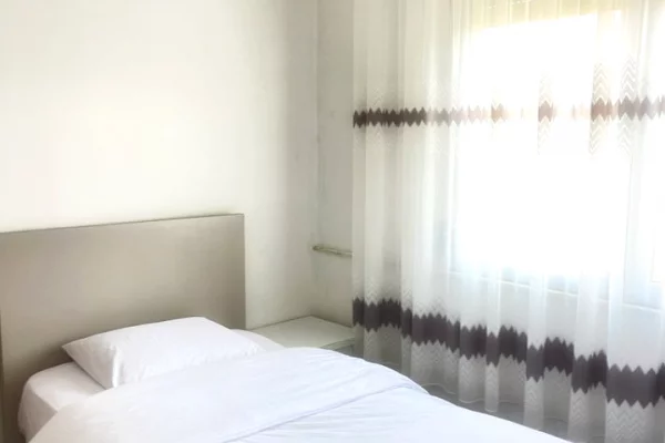 Shtepi me qera Apartament ne Tirane, 2+1, Mobilimi E mobiluar, Pagesa 600  Euro.