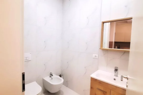 Shtepi ne shitje Apartament ne Tirane, 1+1, Mobilimi E mobiluar, Pagesa 145,000  Euro.