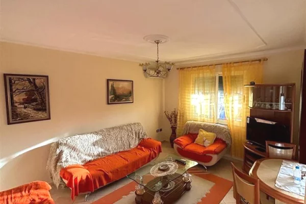 Shtepi me qera 2+1 ne Tirane - 48,000 Leke