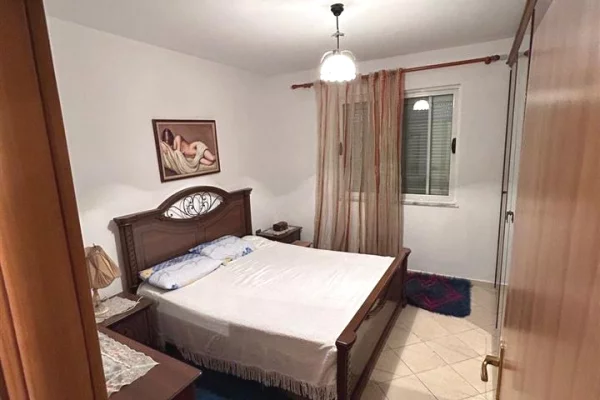 Shtepi me qera 2+1 ne Tirane - 48,000 Leke