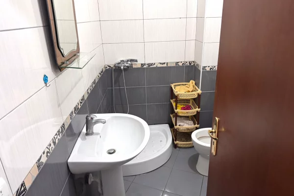 Shtepi me qera 1+1 ne Tirane - 450 Euro