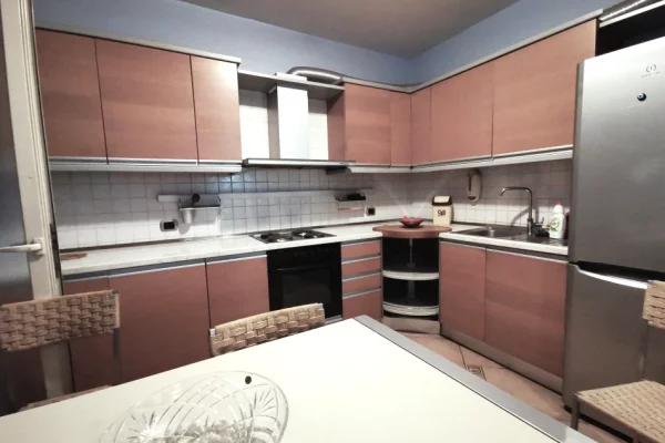 Shtepi me qera 2+1 ne Tirane - 800 Euro